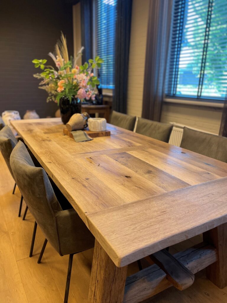 oud eiken tafel op hand gemaakt gerecycled oud robuust eiken uglywood