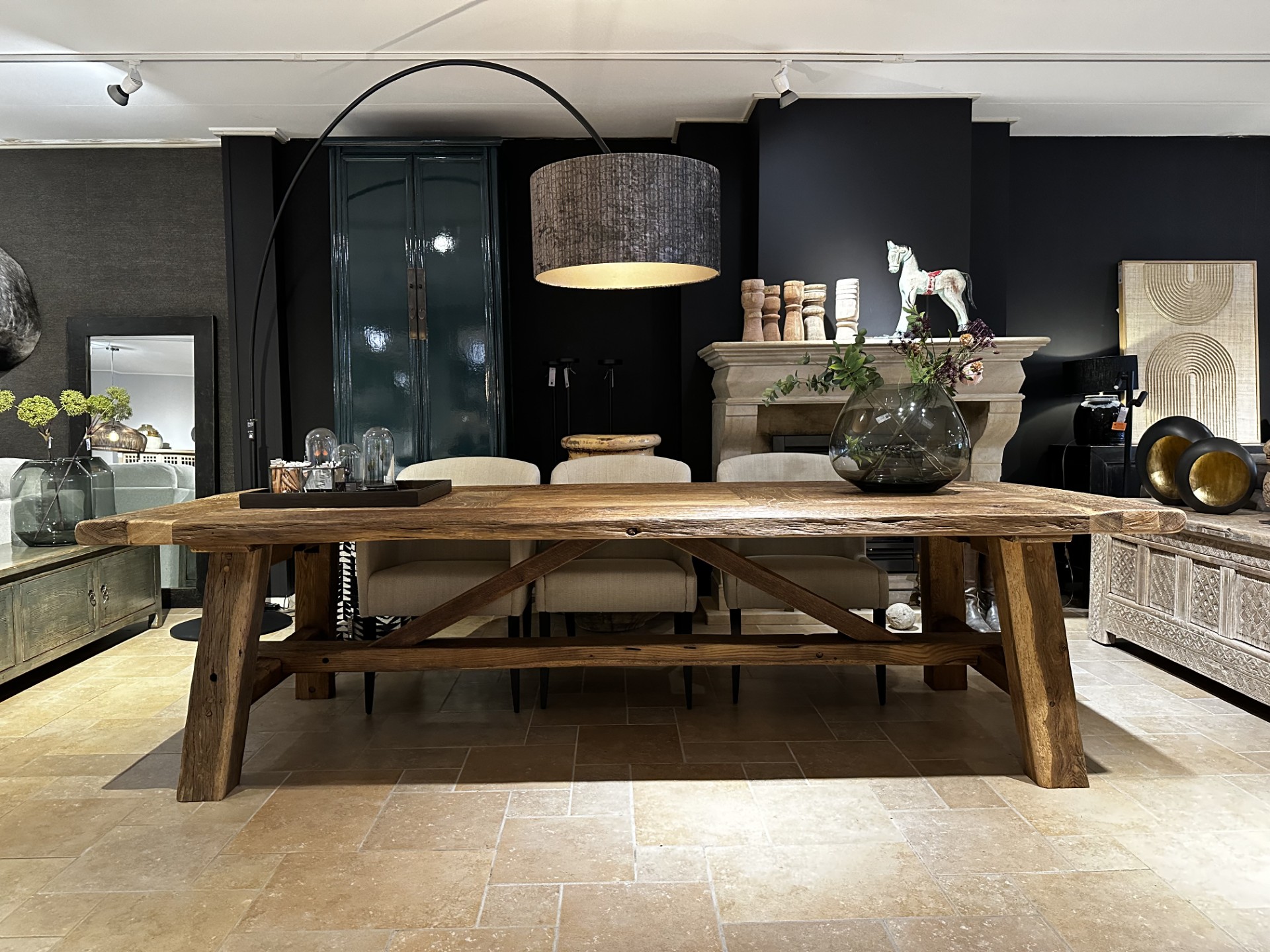 oud eiken tafel vooraanzicht