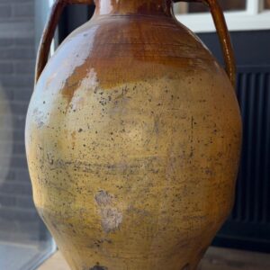 imposante Italiaanse aardewerk kruiken met een hoogte van circa 80 tot 120 cm.